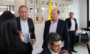 Salario mínimo 2026: Gobierno, empresarios y sindicatos buscan acuerdo tras suspensión del aumento del 23,7%