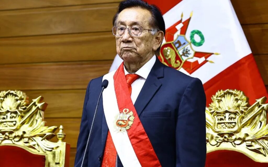 José María Balcázar Zelada asume como mandatario interino de Perú tras destitución de José Jerí