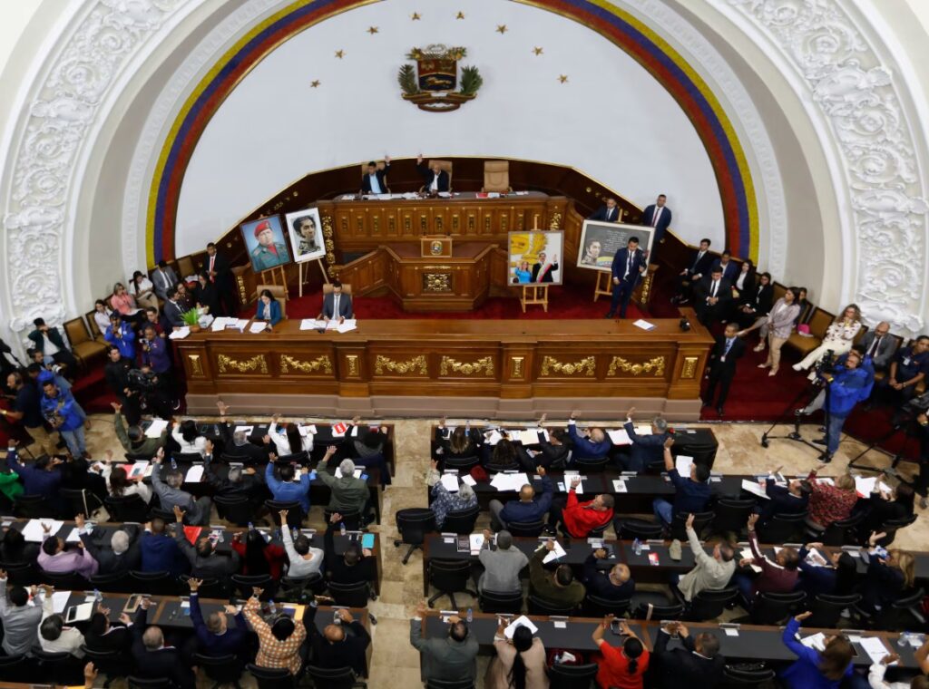 Venezuela aprueba ley de amnistía general para presos políticos, pero oposición advierte exclusiones