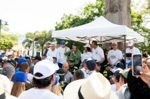 Presencia de mujer armada en acto de Paloma Valencia en Honda, Tolima, genera alerta