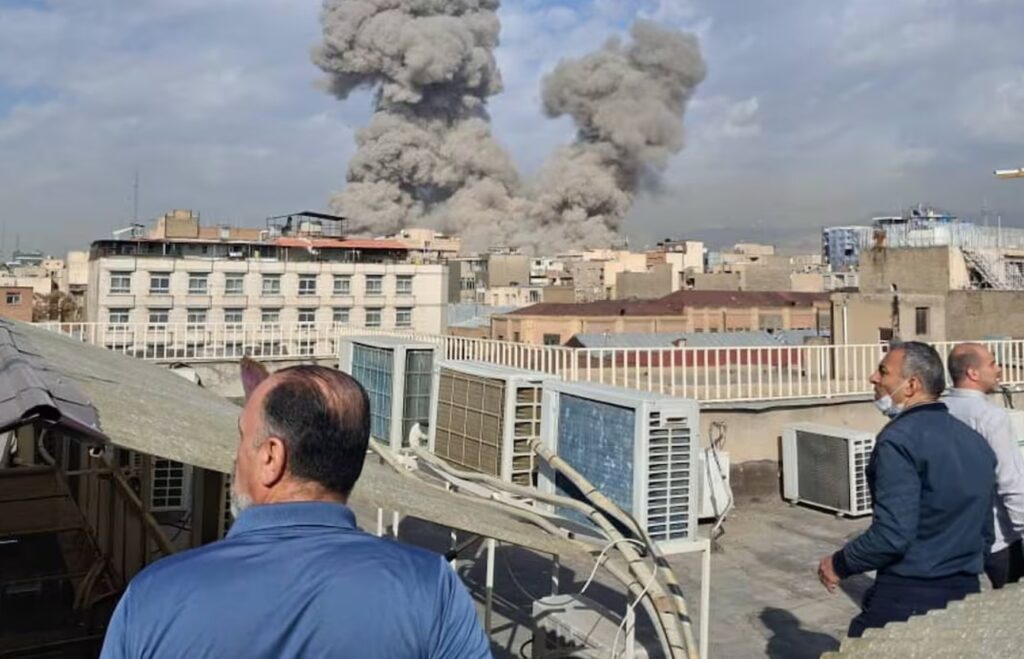 EE. UU. e Israel lanzan ataque "masivo" contra Irán, que responde con lluvia de misiles