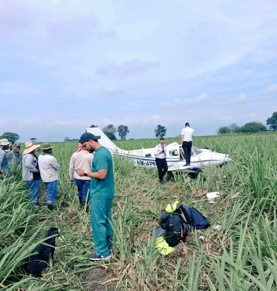 Piloto evita tragedia al aterrizar de emergencia en un cañadulzal en el Valle del Cauca