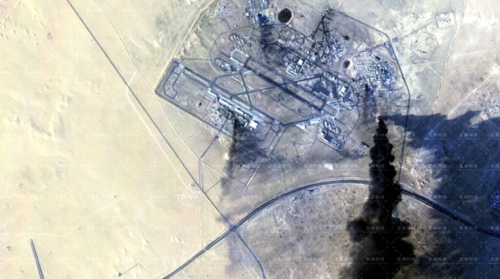 Irán lanza ataques contra 27 bases militares de EE. UU. y objetivos en Israel tras la muerte del líder supremo Ali Jameneí