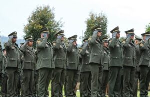 Petro impone nuevas condiciones para próximos ascensos policiales