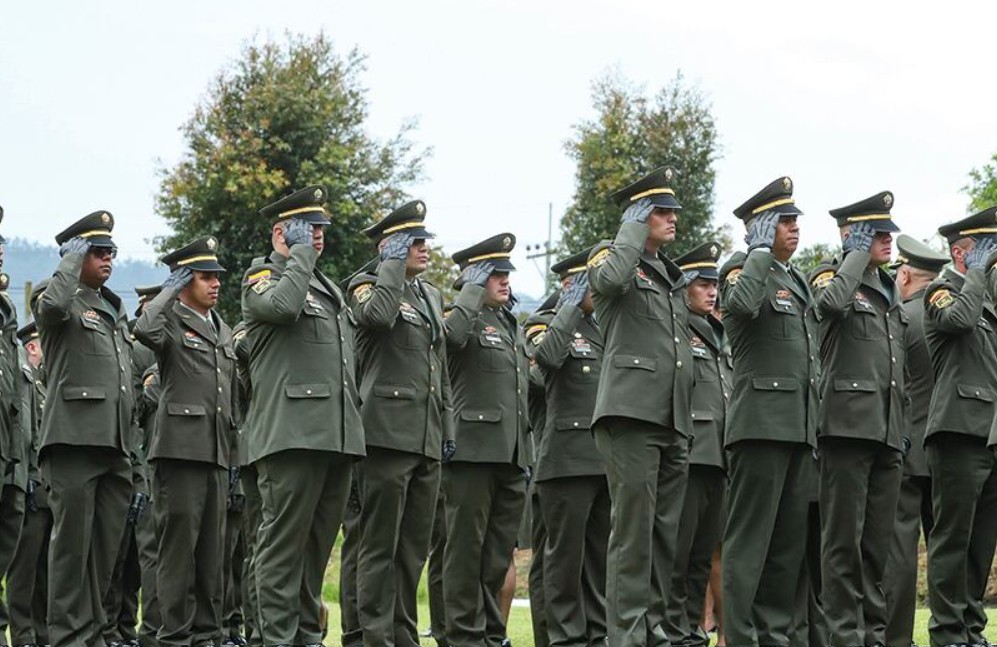 Petro impone nuevas condiciones para próximos ascensos policiales