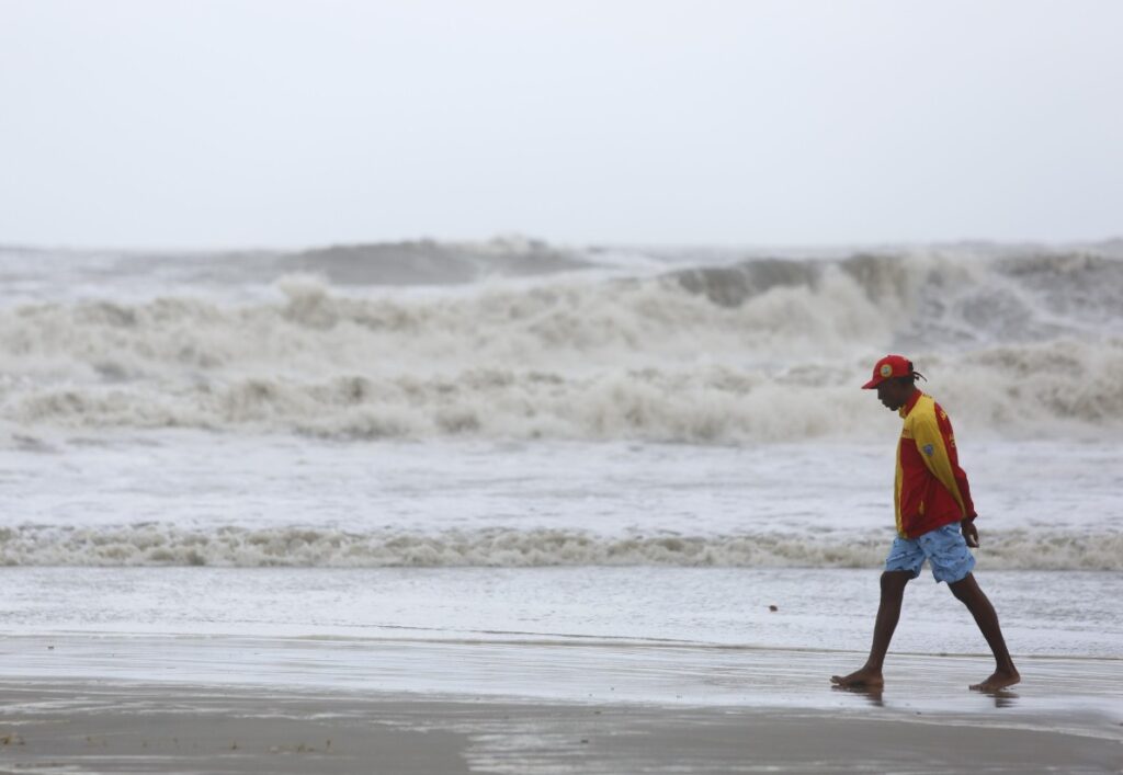 Nuevo frente frío llegará a Colombia: departamentos en alerta por lluvias, vientos y oleaje