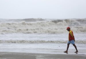 Nuevo frente frío llegará a Colombia: departamentos en alerta por lluvias, vientos y oleaje