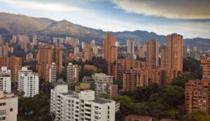 Alcaldes de Colombia exigen a candidatos presidenciales un "nuevo pacto" con las ciudades