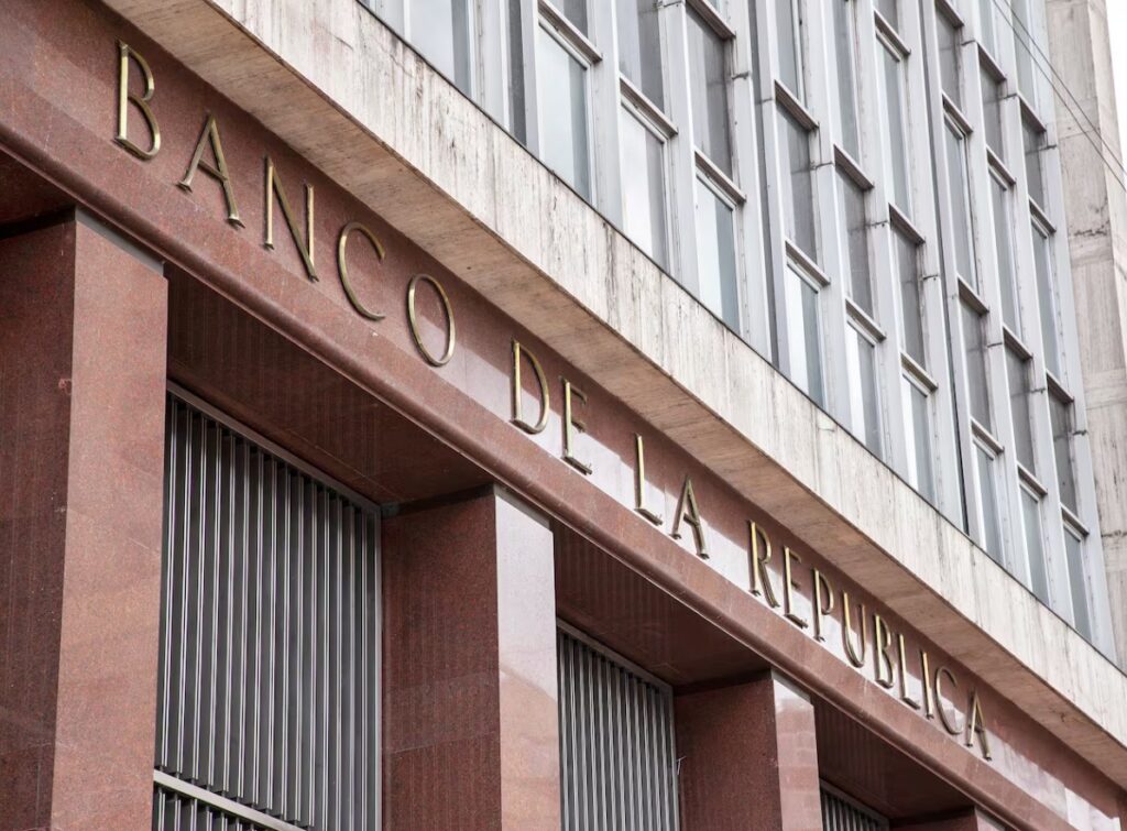 Banco de la República evalúa subida histórica de tasas de interés ante presión inflacionaria y salario mínimo