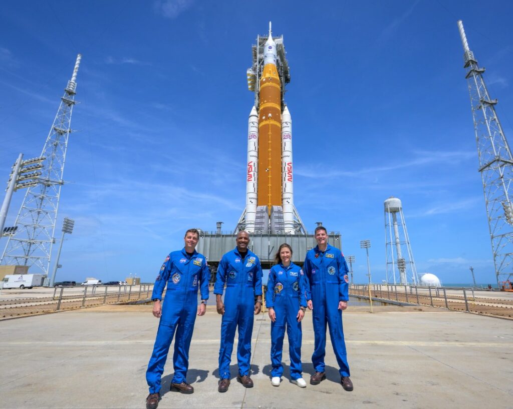 Artemis II: quiénes son los cuatro astronautas que sobrevolarán la Luna en la histórica misión de la NASA