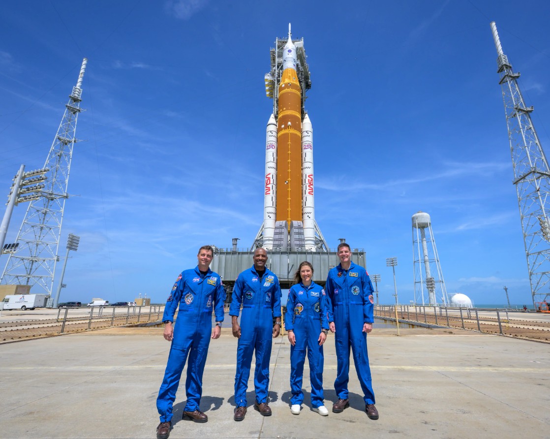 Artemis II: quiénes son los cuatro astronautas que sobrevolarán la Luna en la histórica misión de la NASA