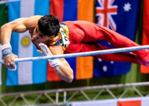 Ángel Barajas logra plata en paralelas en la Copa del Mundo de Antalya y busca otro podio en barra fija