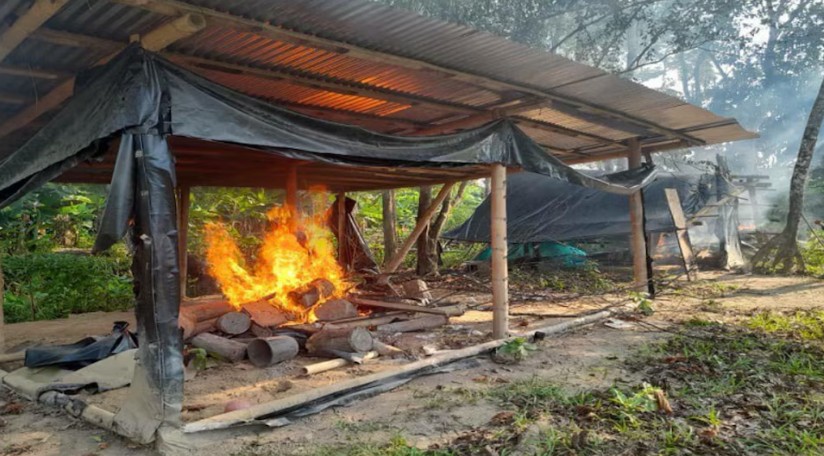 Ecuador bombardea campamento de disidencia de las FARC con apoyo de Estados Unidos