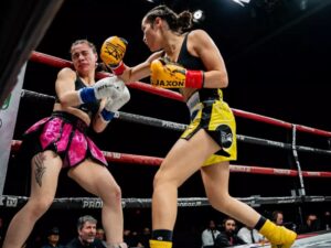 Boxeadora Isis Sio permanece en coma inducido tras grave nocaut en San Bernardino