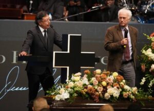 Gustavo Petro prolongó su intervención en el funeral de Jesse Jackson y generó incomodidad en Chicago