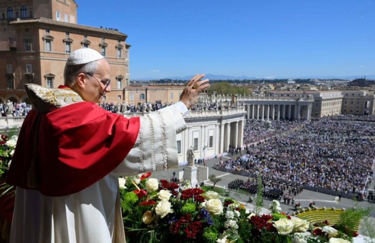León XIV pide la paz en su primera Misa de Resurrección y denuncia la “globalización de la indiferencia” ante las guerras