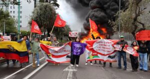 Alza del combustible en Ecuador amenaza con desatar ola de protestas
