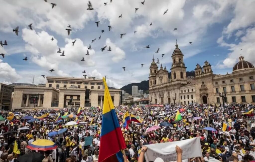 Colombia cae 13 puestos en el Índice de Democracia