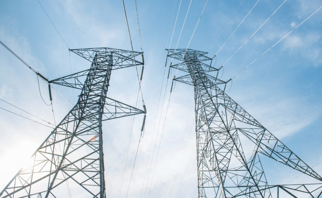 Gobierno impone sobretasa de $8 por kWh a estratos altos y empresas para salvar a Air-e, así reaccionan los usuarios