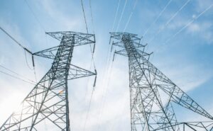 Gobierno impone sobretasa de $8 por kWh a estratos altos y empresas para salvar a Air-e, así reaccionan los usuarios