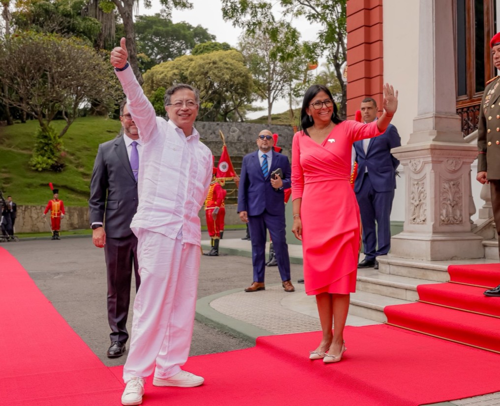 Petro culpa al cierre de frontera con Venezuela del origen de las mafias que controlan la zona