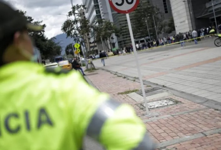 Atentado en Saravena deja ocho policías y una civil heridos: ELN sería el responsable