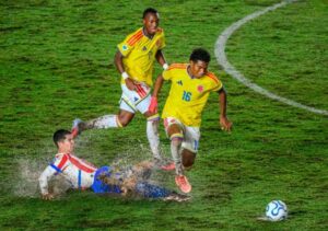 Colombia Sub-17 vence a Paraguay en lodazal y asegura su boleto al Mundial de Qatar