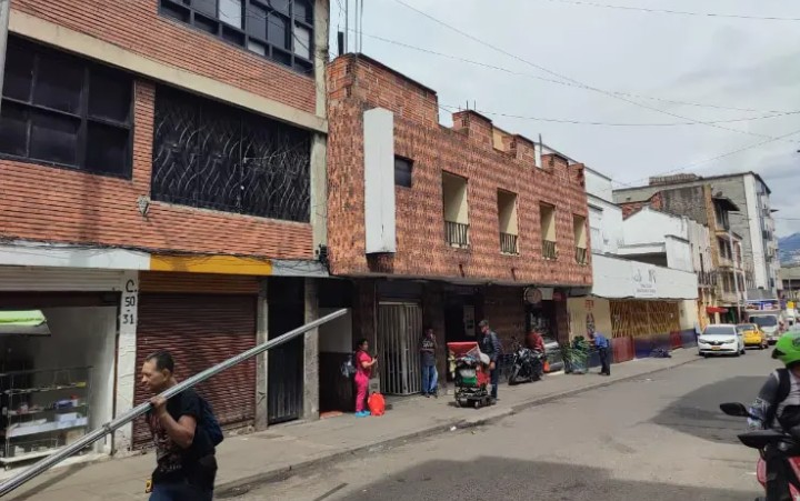 Lanzaron de un hotel a un parqueadero el cuerpo de un hombre en un costal en el centro de Medellín