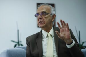 Iván Cepeda anuncia a Iván Velásquez como jefe anticorrupción si gana la Presidencia de Colombia