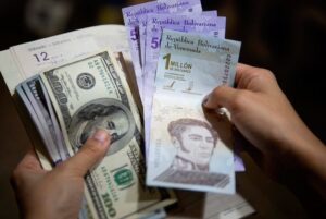 Venezuela aumenta salario mínimo a 240 dólares ¿Suficiente para vivir en medio de la crisis?