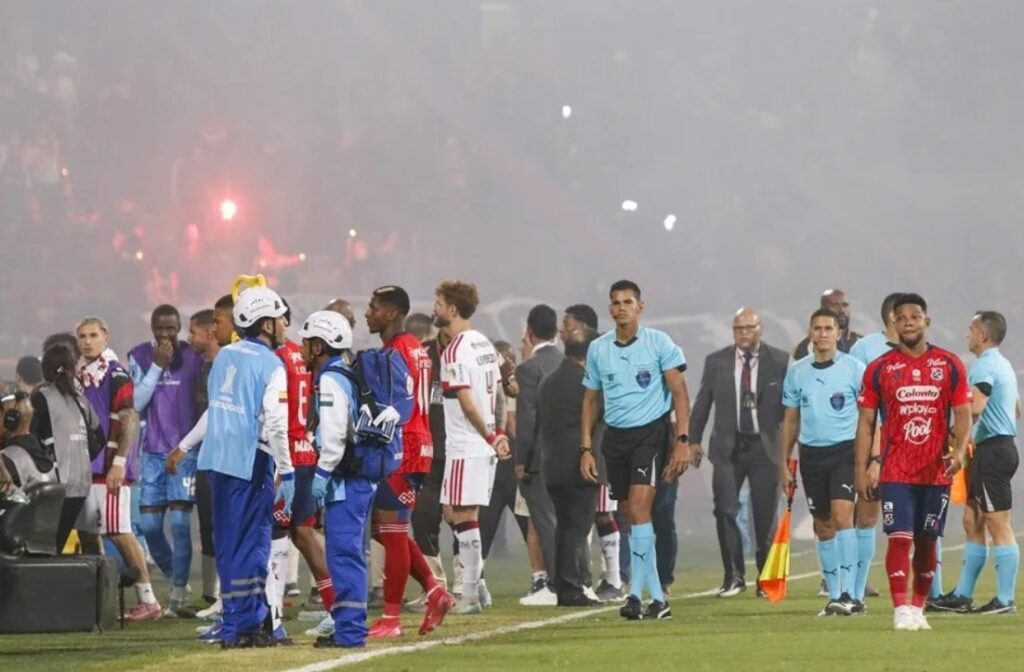 Conmebol cancela partido entre Medellín y Flamengo por disturbios en el Atanasio Girardot