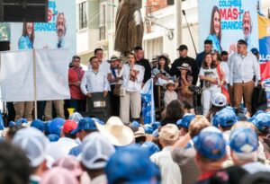 Paloma Valencia arremete contra Iván Cepeda y Abelardo De La Espriella en acto de campaña en Santander