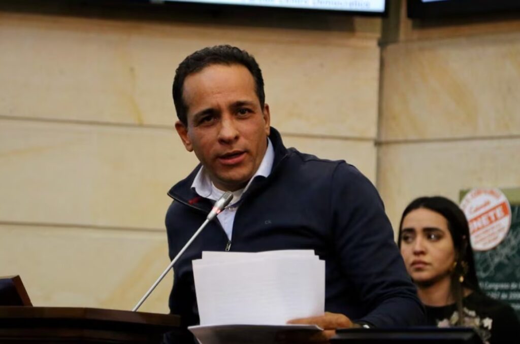 Senador Alexander López fue atacado cuando se desplazaba por carreteras del Cauca