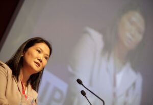 Keiko Fujimori gana la Presidencia de Perú tras ajustado escrutinio y desata reacciones en Colombia