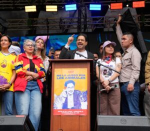 Votar temprano y vigilar las urnas: el llamado de Iván Cepeda en su cierre de campaña en Bogotá