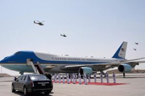 Polémica en EE.UU.: Trump reemplaza el histórico Air Force One con un Boeing 747 donado por Qatar