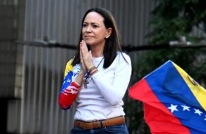 María Corina Machado denuncia que cierre del espacio aéreo en Venezuela busca impedir su regreso tras los terremotos