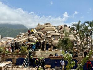 Bomberos de Medellín describen el drama que se vive en Venezuela tras devastadores terremotos