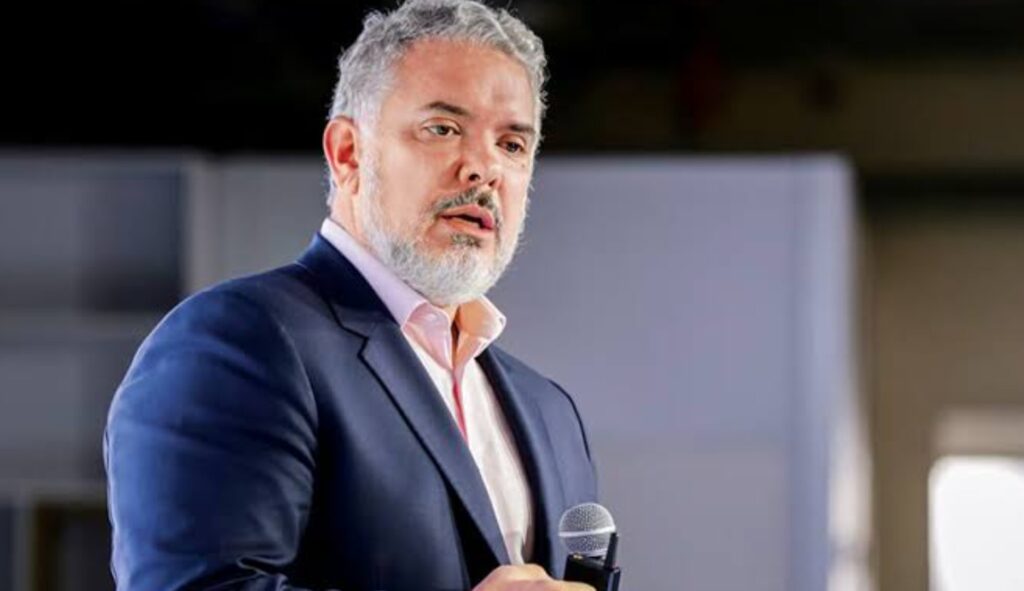 Iván Duque se une al consejo de Metro Bank