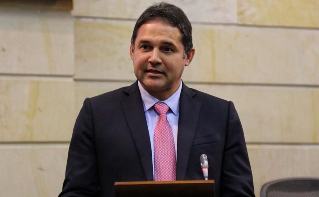 Primera derrota para De la Espriella en el Congreso: Honorio Enríquez es elegido presidente del Senado