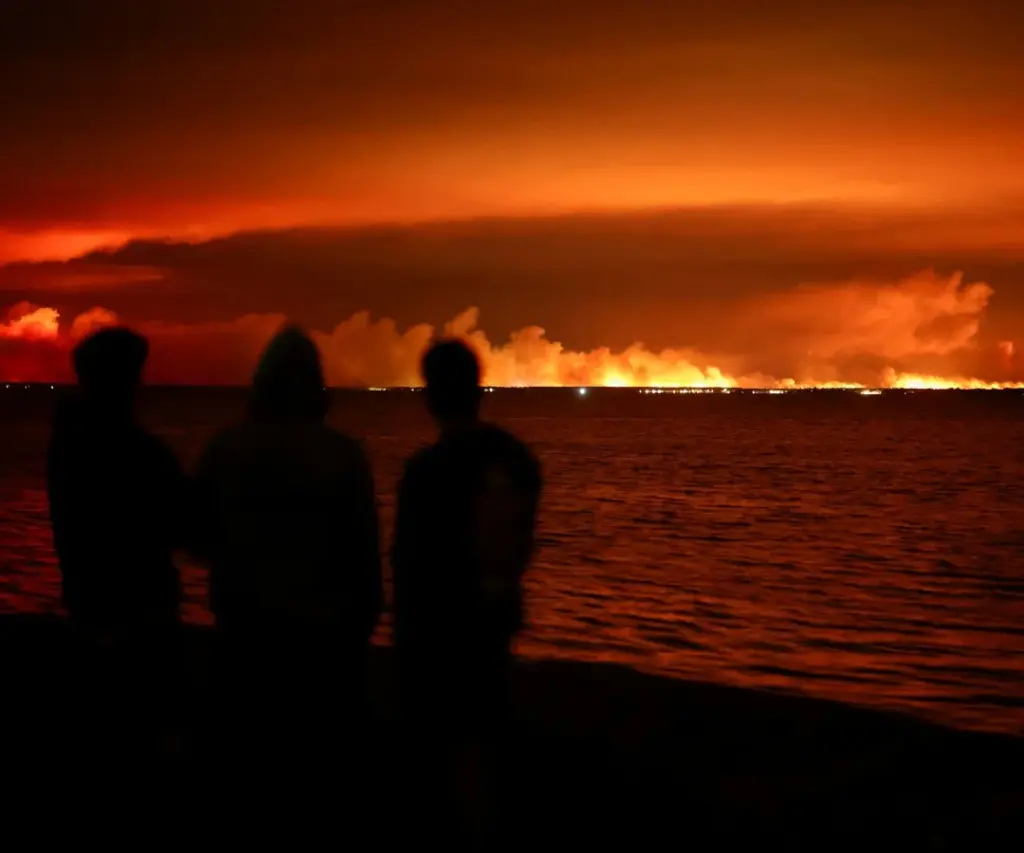 Incendios forestales en Francia y España huyen de las llamas en un verano de calor extremo