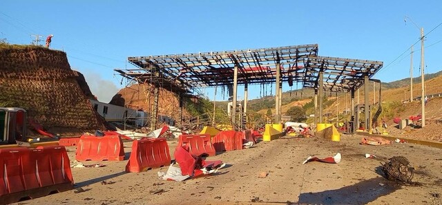 Atentado contra el peaje Mondomo en Cauca dejó dos guardas heridos y provocó cierre de la vía Panamericana