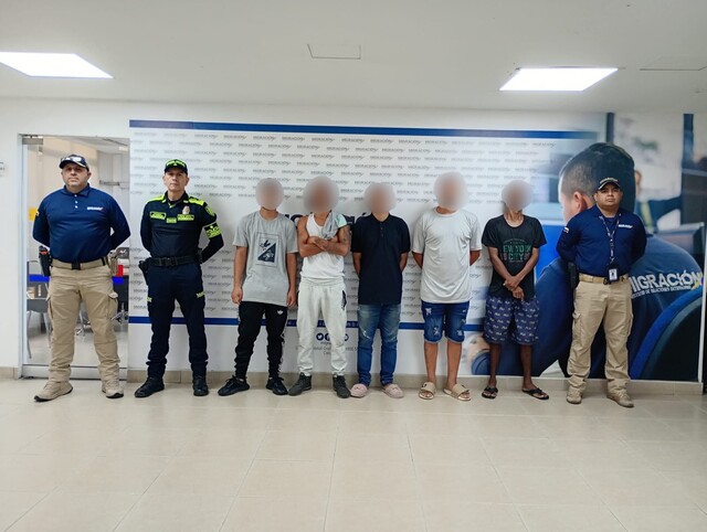 Migración Colombia expulsa a cinco extranjeros en operativo de control en Bucaramanga