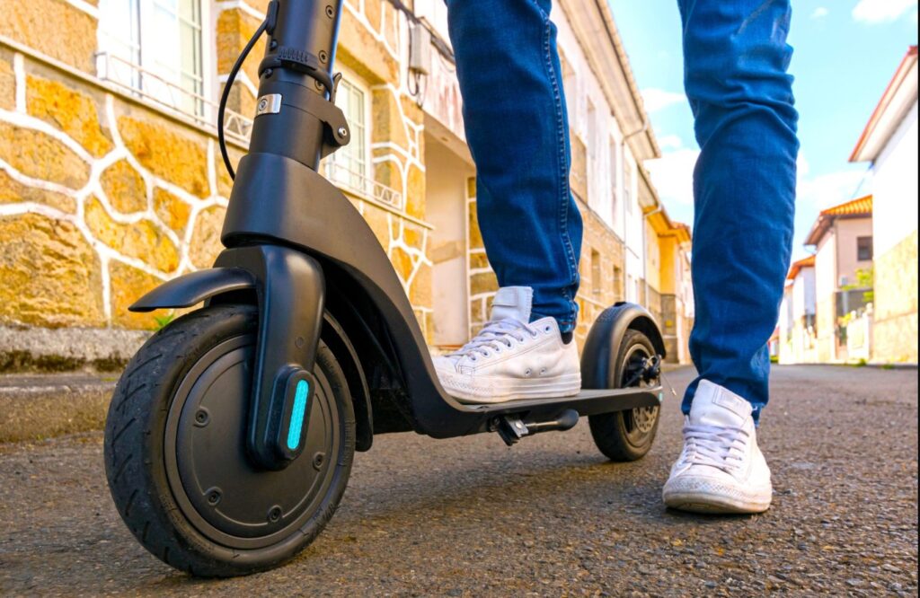 Estas son las nuevas reglas para bicicletas y patinetas eléctricas en Colombia