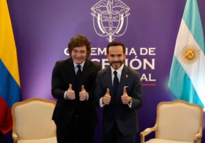 ¡Viva la libertad carajo! el efusivo saludo entre Abelardo de la Espriella y Javier Milei horas antes de la posesión presidencial