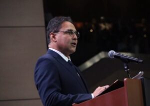 Honorio Henríquez llamó a la unidad y al respeto institucional durante posesión de Abelardo de la Espriella