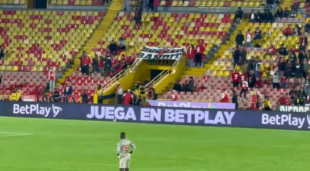Disturbios entre hinchas de Santa Fe y América empañaron la noche en El Campín