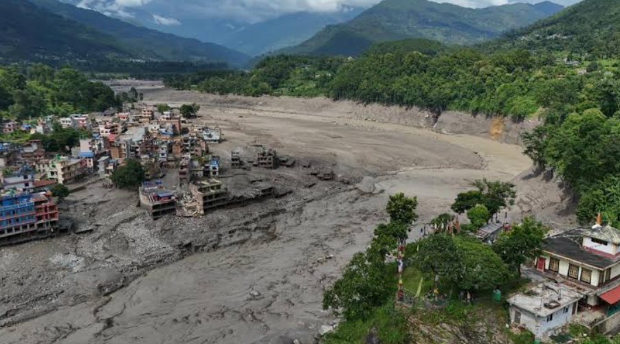 Sigue en ascenso el número de víctimas por mortal crecida de un río en Nepal