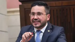 Jorge Laverde, nuevo contralor general, enfrenta cuestionamientos sobre su patrimonio y vínculos políticos