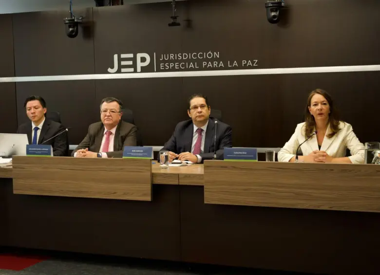 JEP imputa crímenes de guerra y lesa humanidad a cinco excomandantes de las Farc, ¿quiénes son?